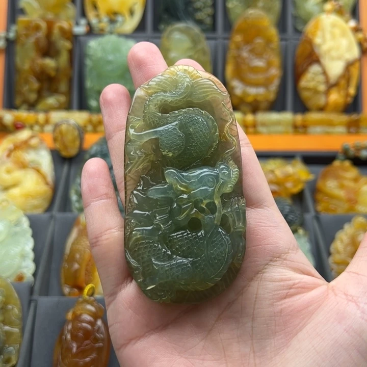 蛇纹石玉未镶嵌颈饰