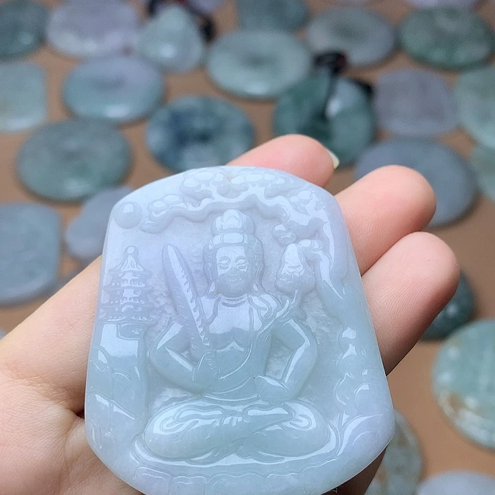 翡翠未镶嵌颈饰虚空藏菩萨