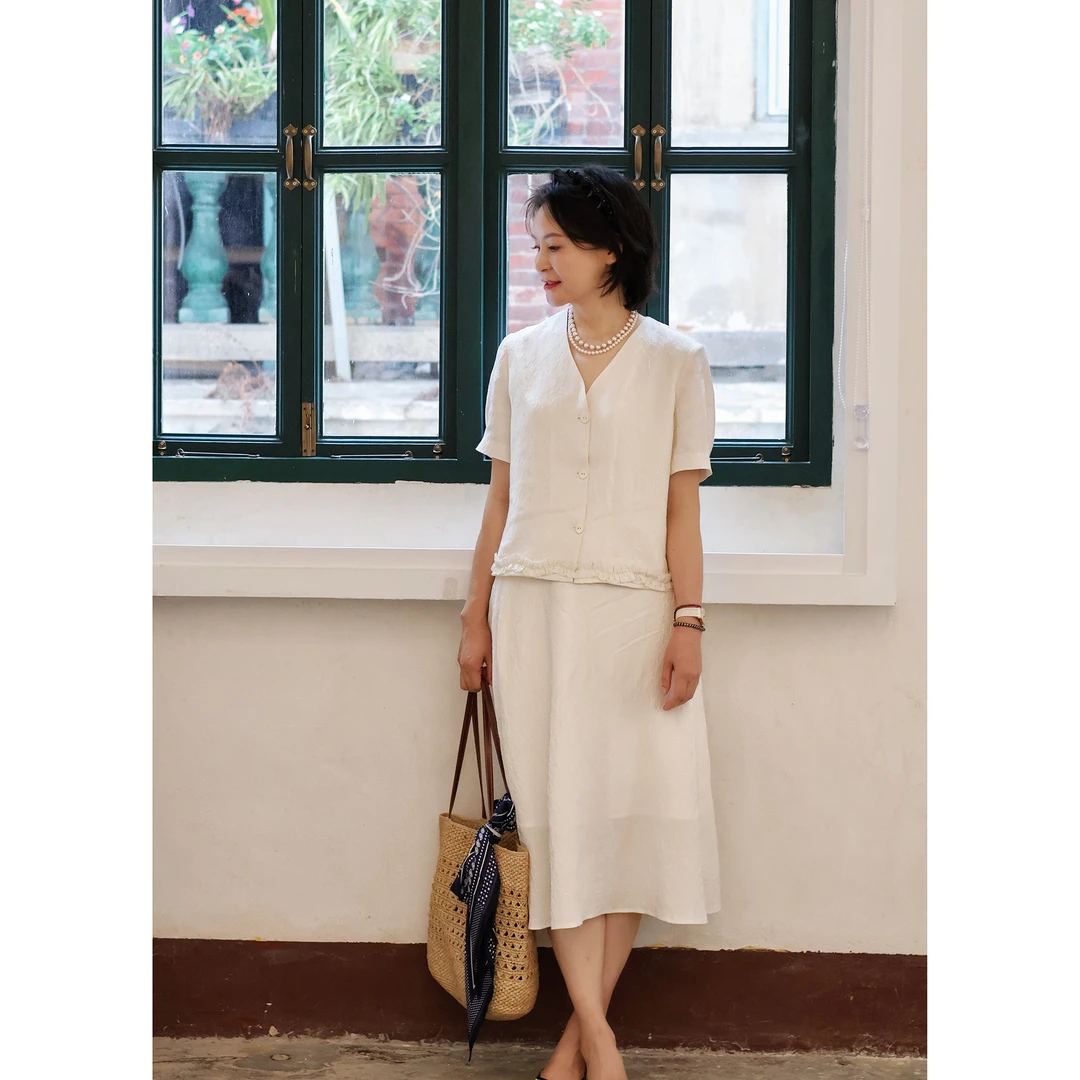 我是摩羯 赫本的优雅 28MM6A级桑蚕丝提花V领上衣后松紧腰半裙