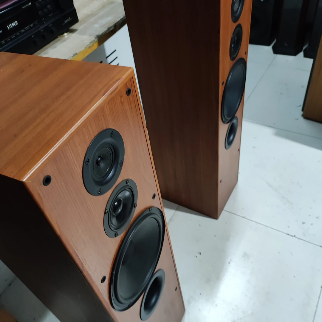 8新  二手尊落地音箱运费自理