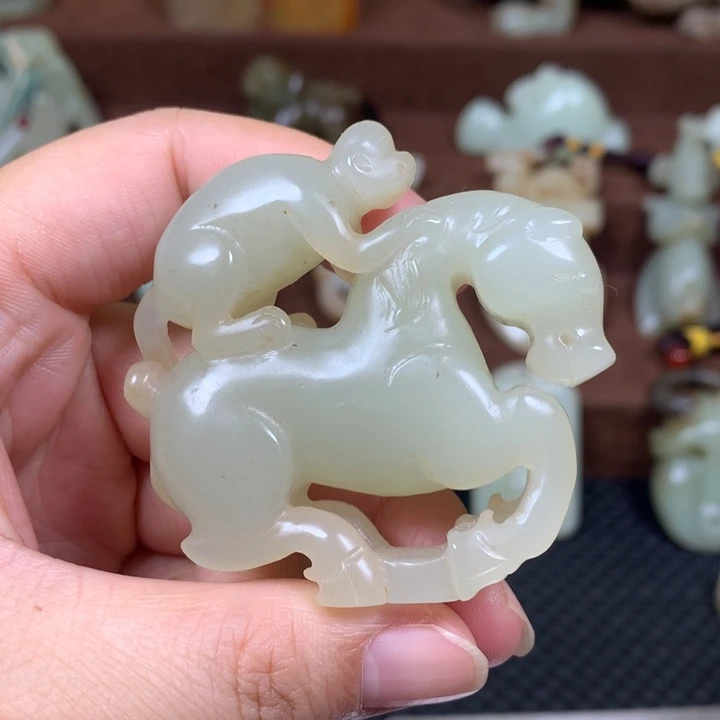 和田玉未镶嵌把件