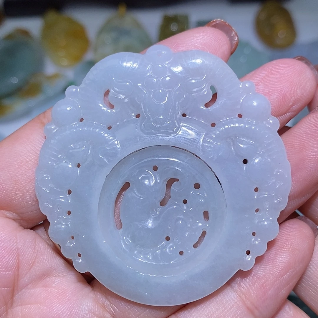 翡翠未镶嵌颈饰三羊开泰