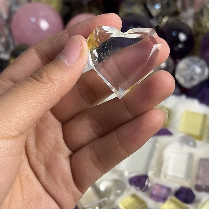 苏***米水晶未镶嵌颈饰爱心