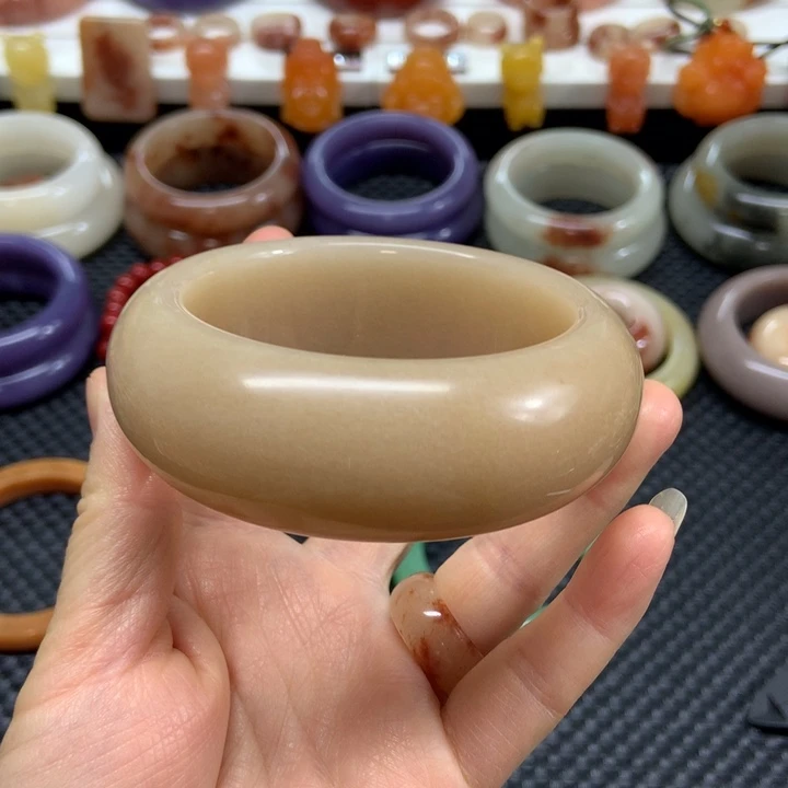 石英质玉未镶嵌手镯