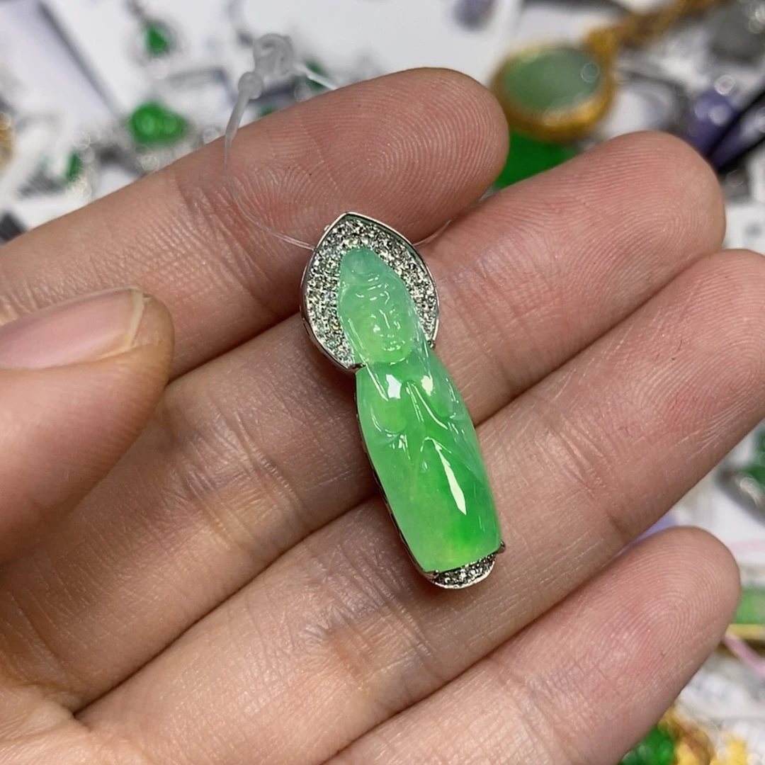 【闪购商品】颈饰18K金镶嵌翡翠王*虎吊坠