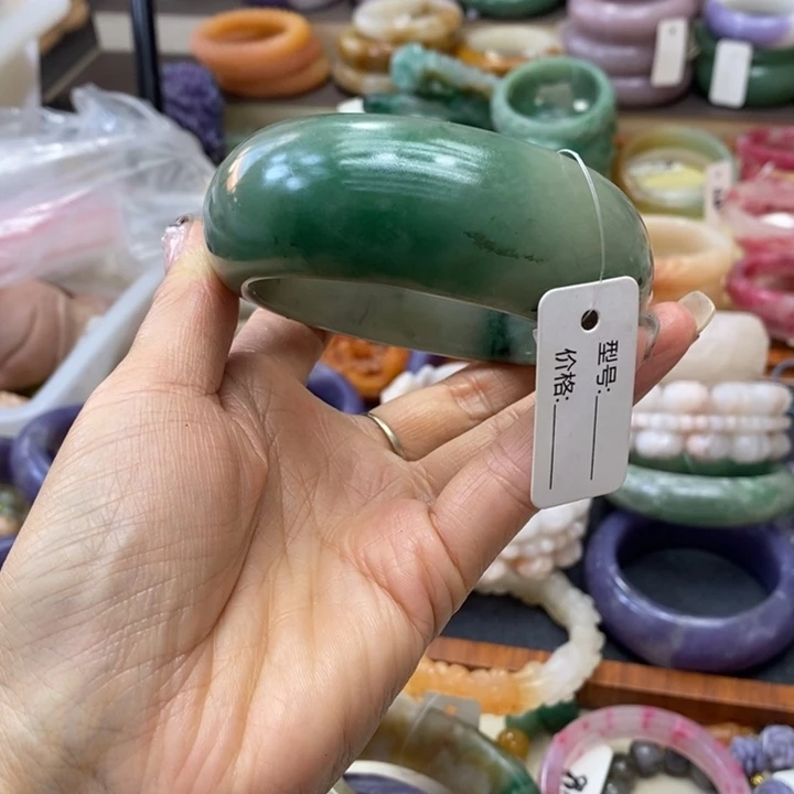 自***朵合金佘太翠石英质玉