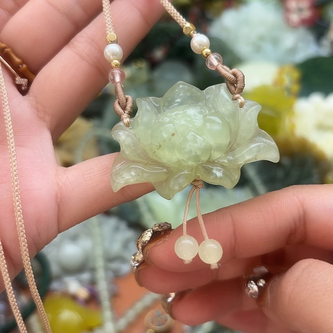 蛇纹石玉未镶嵌颈饰