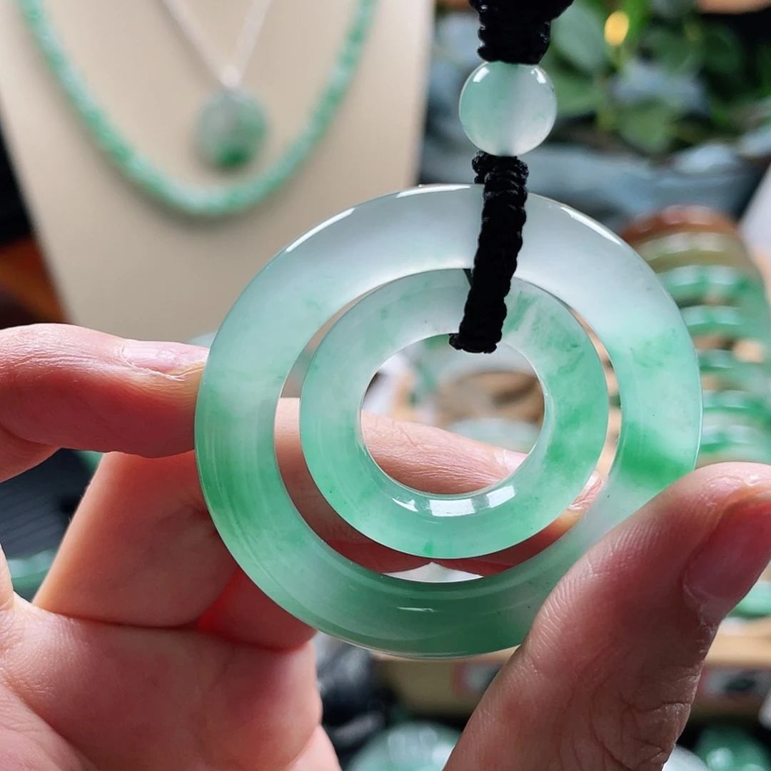 石英质玉挂件未镶嵌朵*