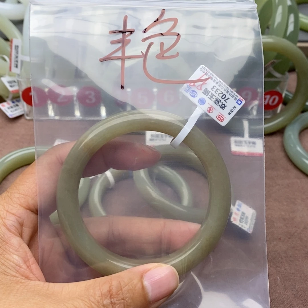 和田玉手镯未镶嵌艳