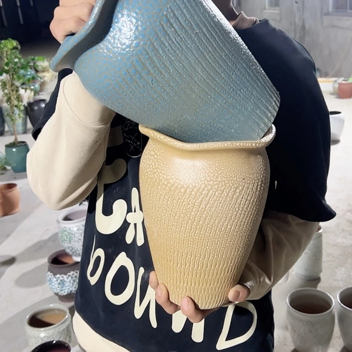 高度25厘米口18厘米