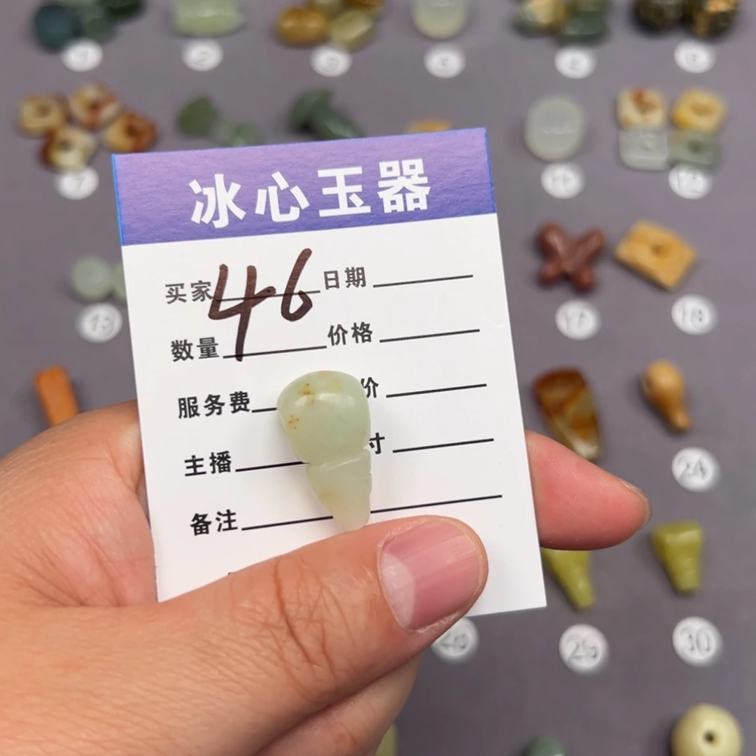 蛇纹石玉未镶嵌颈饰暮***染