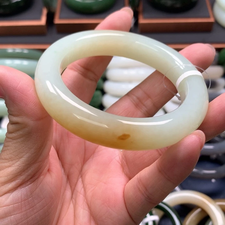 【闪购商品】未镶嵌手镯和田玉38