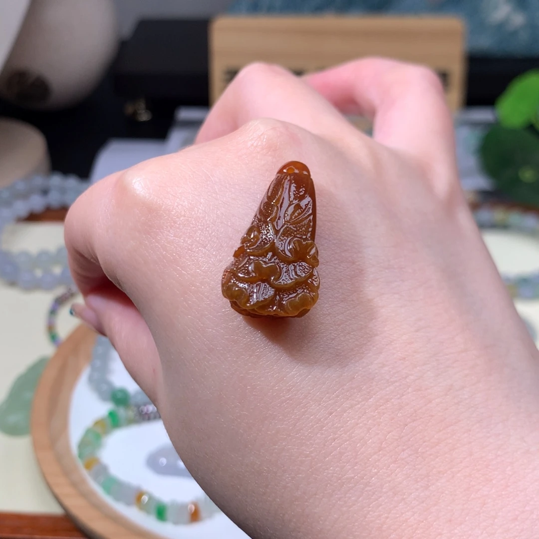 定制翡翠未镶嵌红翡白菜