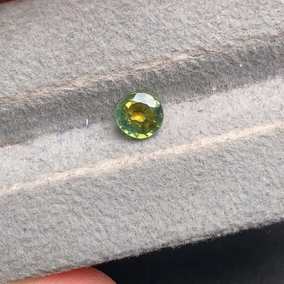 彩色蓝宝石裸石86分