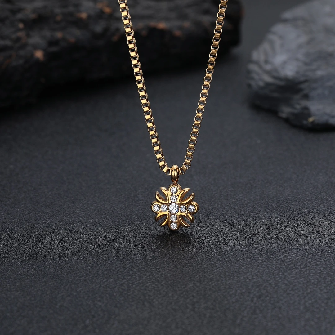 梵亚格 不锈钢项链 鸢尾十字花美式潮简约时尚百搭小众高级感坠链