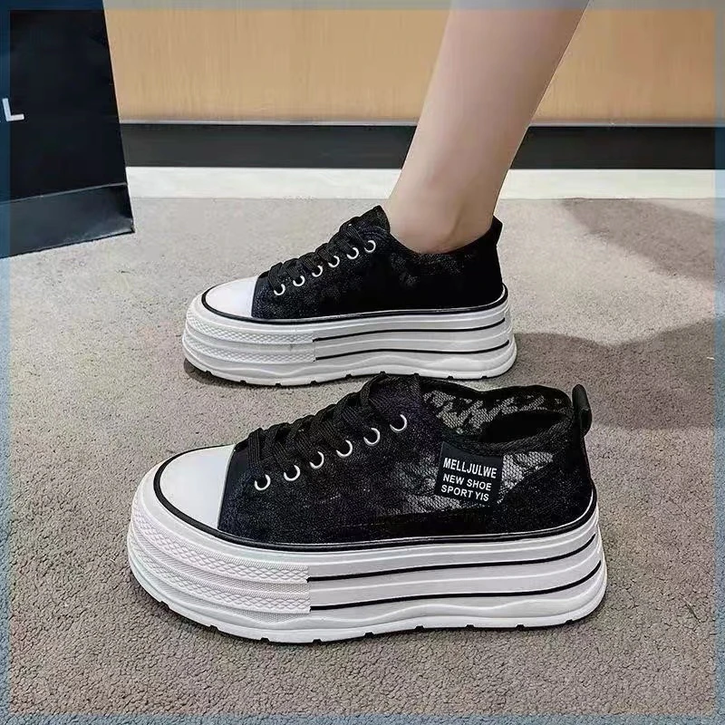 女鞋2025新款踩屎感蕾丝网鞋女款透气薄款厚底增高小白板鞋