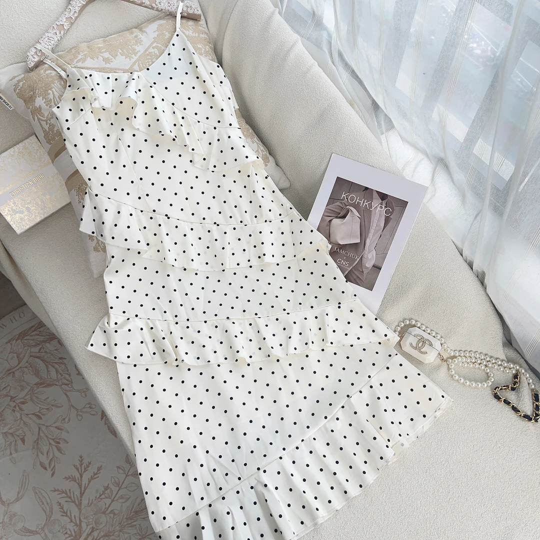 2025【池白】春夏新款波点吊带连衣裙女收腰显瘦法式荷叶边长裙子