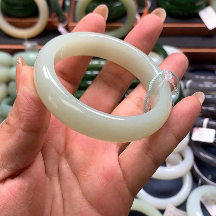 【闪购商品】未镶嵌手镯和田玉