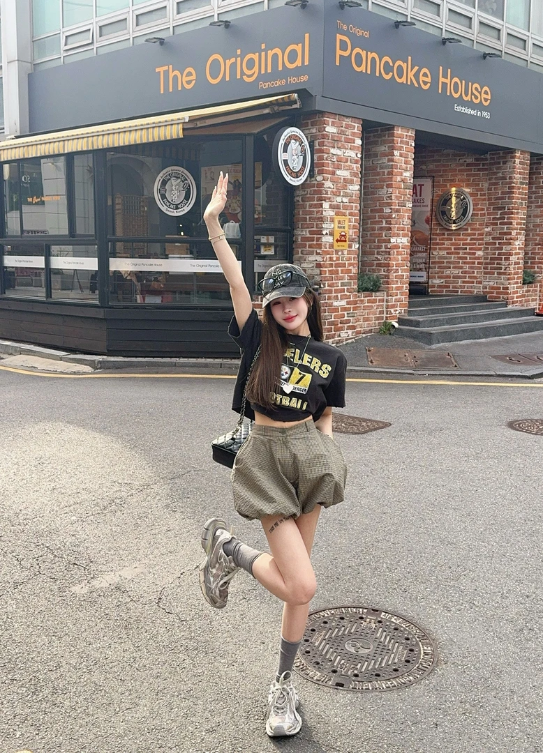 米娜家【独家韩妹】泡菜订制黑色短款字母T恤