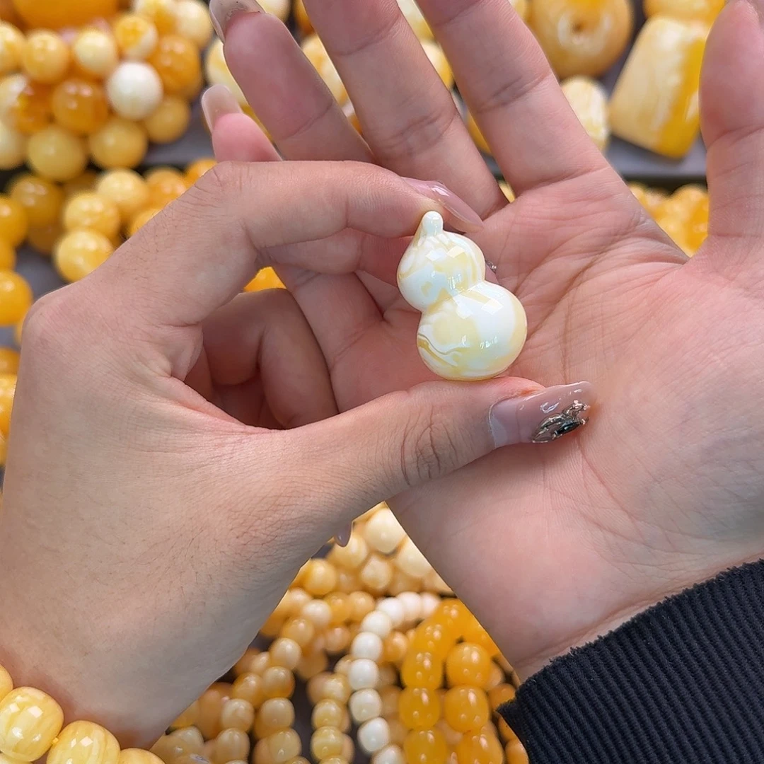 蜜蜡未镶嵌珠宝奇石9.7g