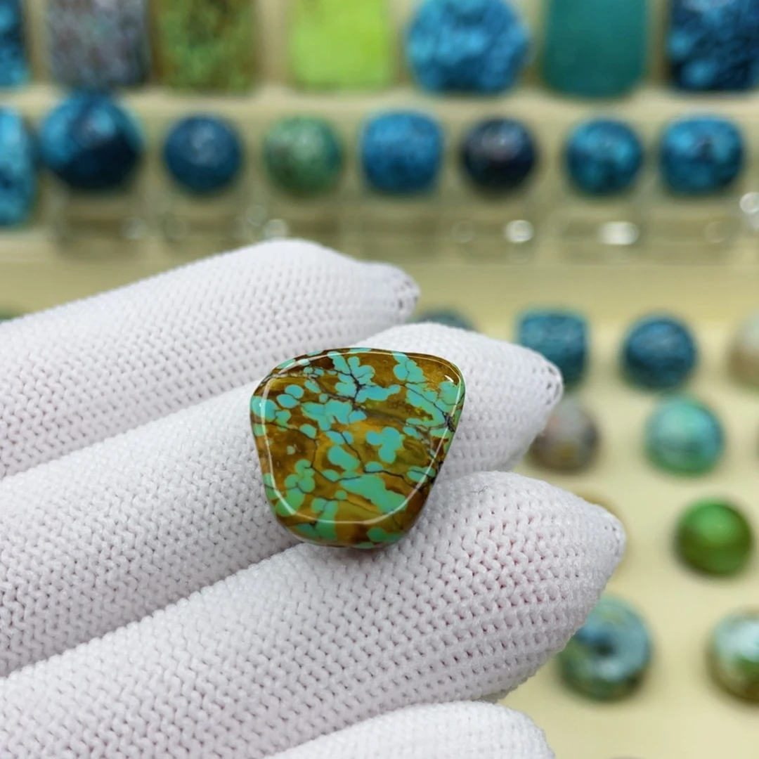 未镶嵌绿松石颈饰