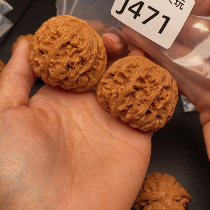 T***n吊坠桃核J471粗筋