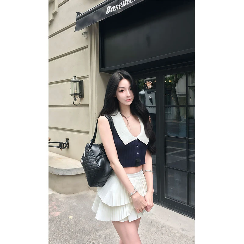 2025年夏季新款chic网红俏皮减龄翻领短款针织上衣配高腰显瘦短裙