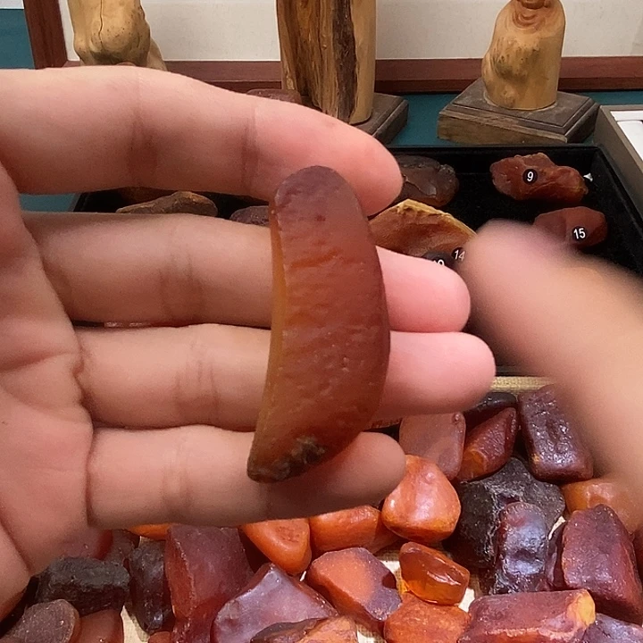 裸石琥珀未镶嵌金胶蜜