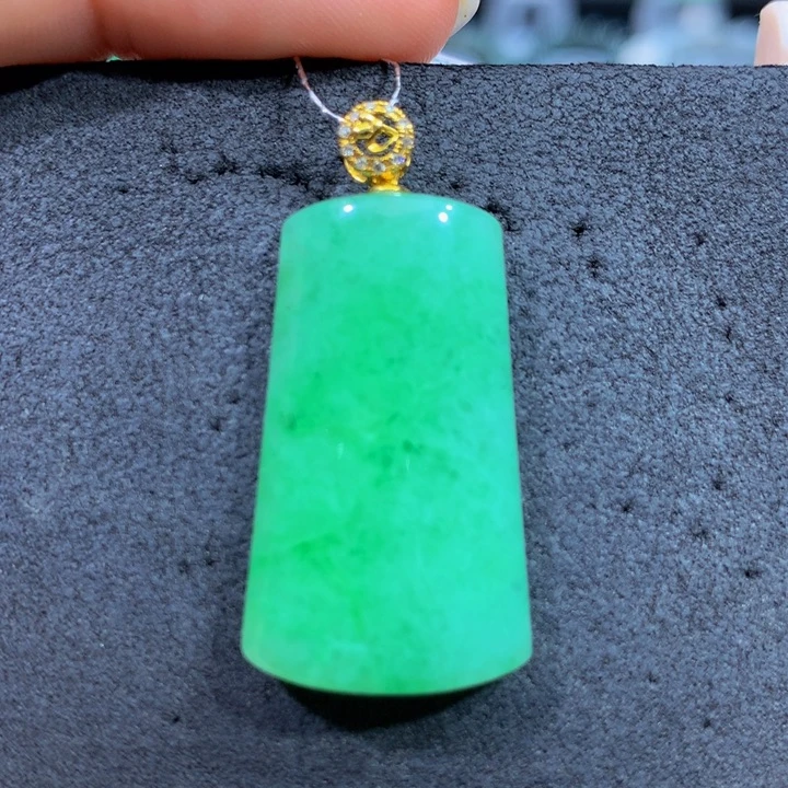 翡翠18K金镶嵌颈饰翡翠