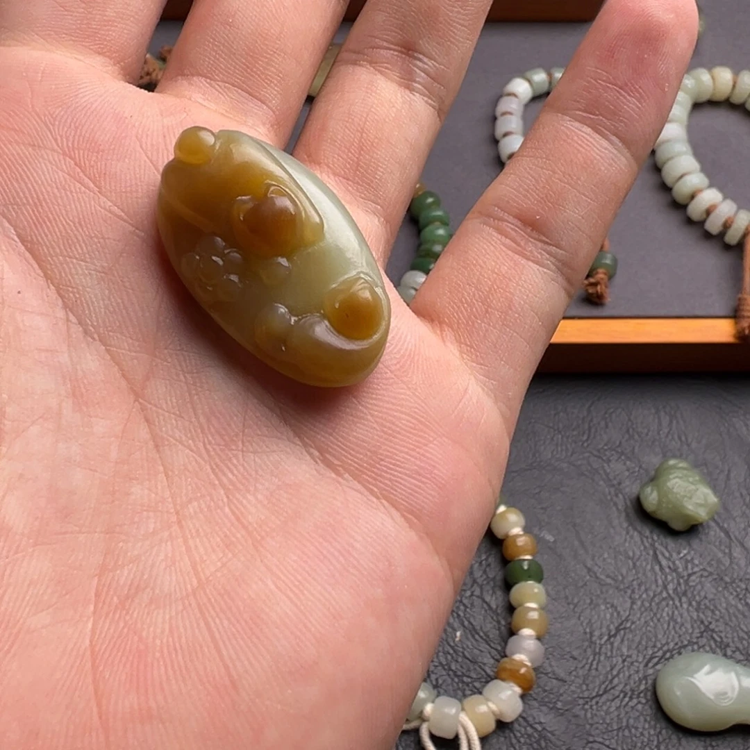 t***果和田玉（糖玉）未镶嵌手链