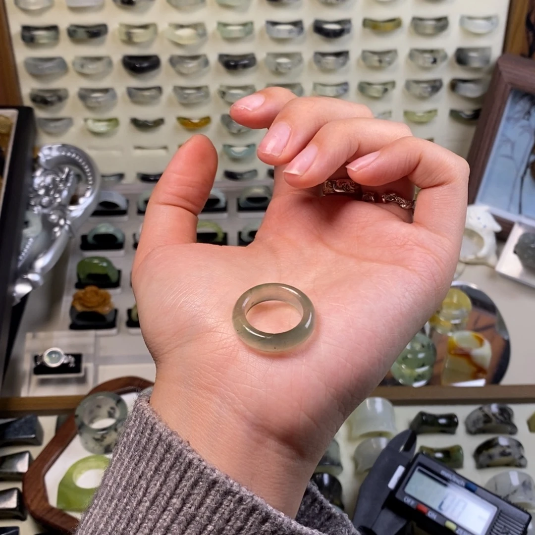 小***i蛇纹石玉未镶嵌戒指