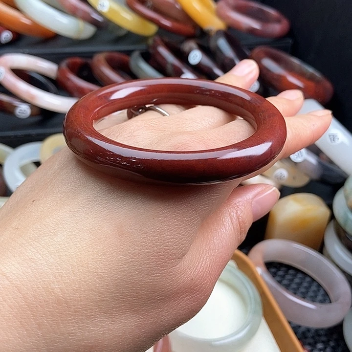 石英质玉手镯未镶嵌人***子