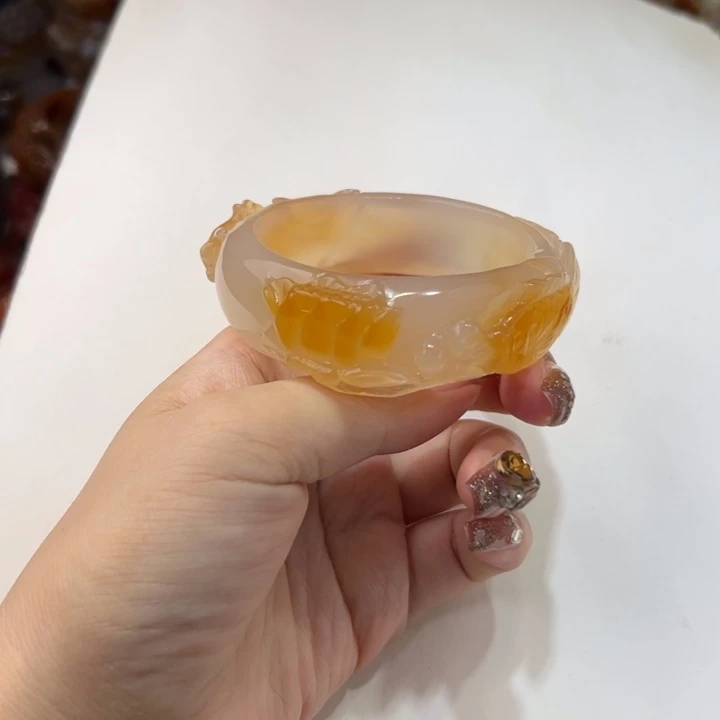 我****玛瑙/玉髓手镯未镶嵌一共300