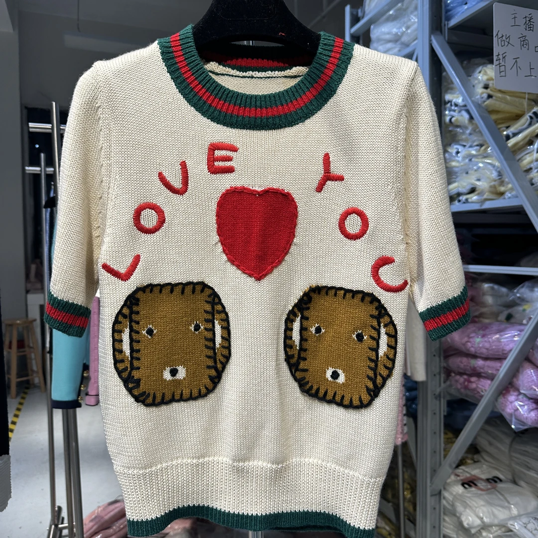 《猪猪出品》百搭时尚修身高级圆领爱心图案女装毛针织衫537
