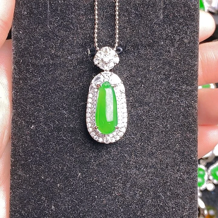 翡翠未镶嵌颈饰吊坠