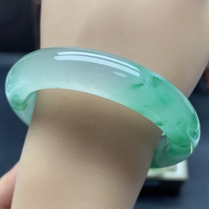 石英质玉未镶嵌手镯