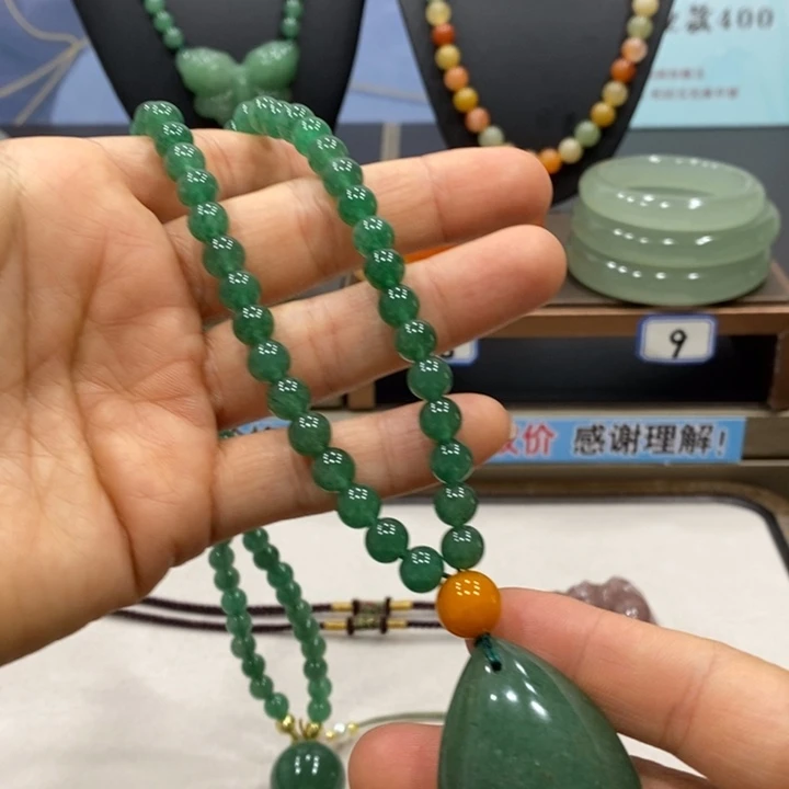 石英质玉未镶嵌颈饰