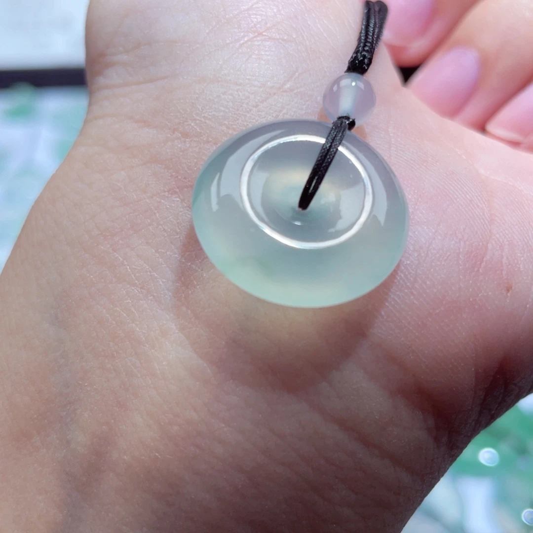 颈饰未镶嵌翡翠平安扣