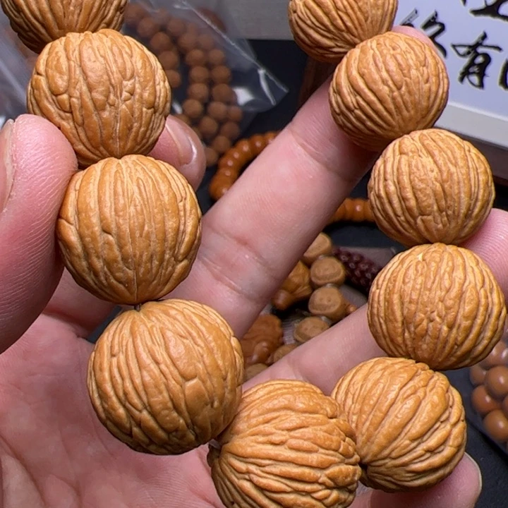 猴头核桃吊坠快快乐乐