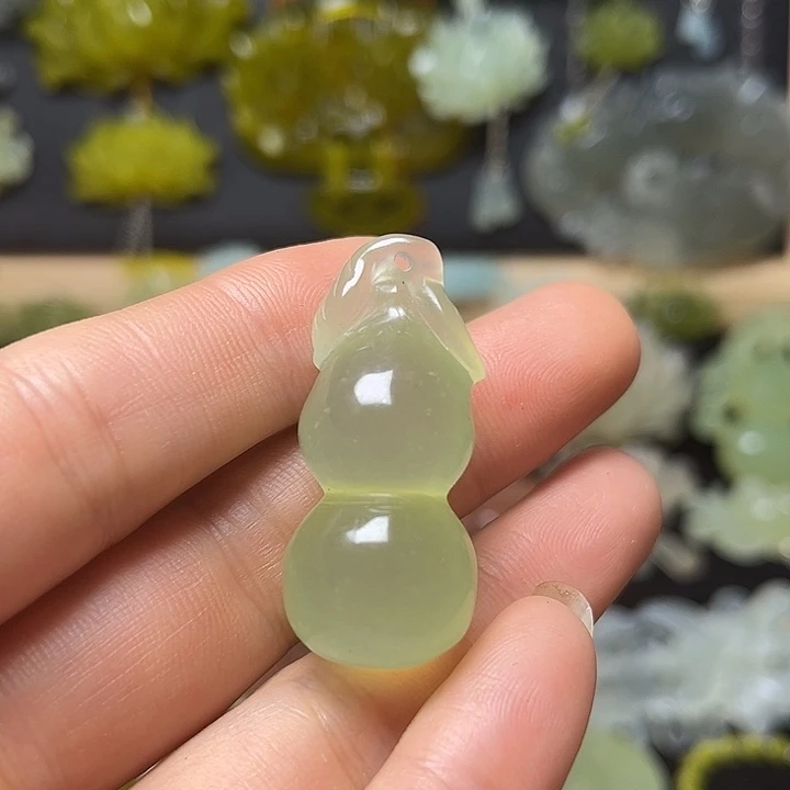 未镶嵌蛇纹石玉颈饰