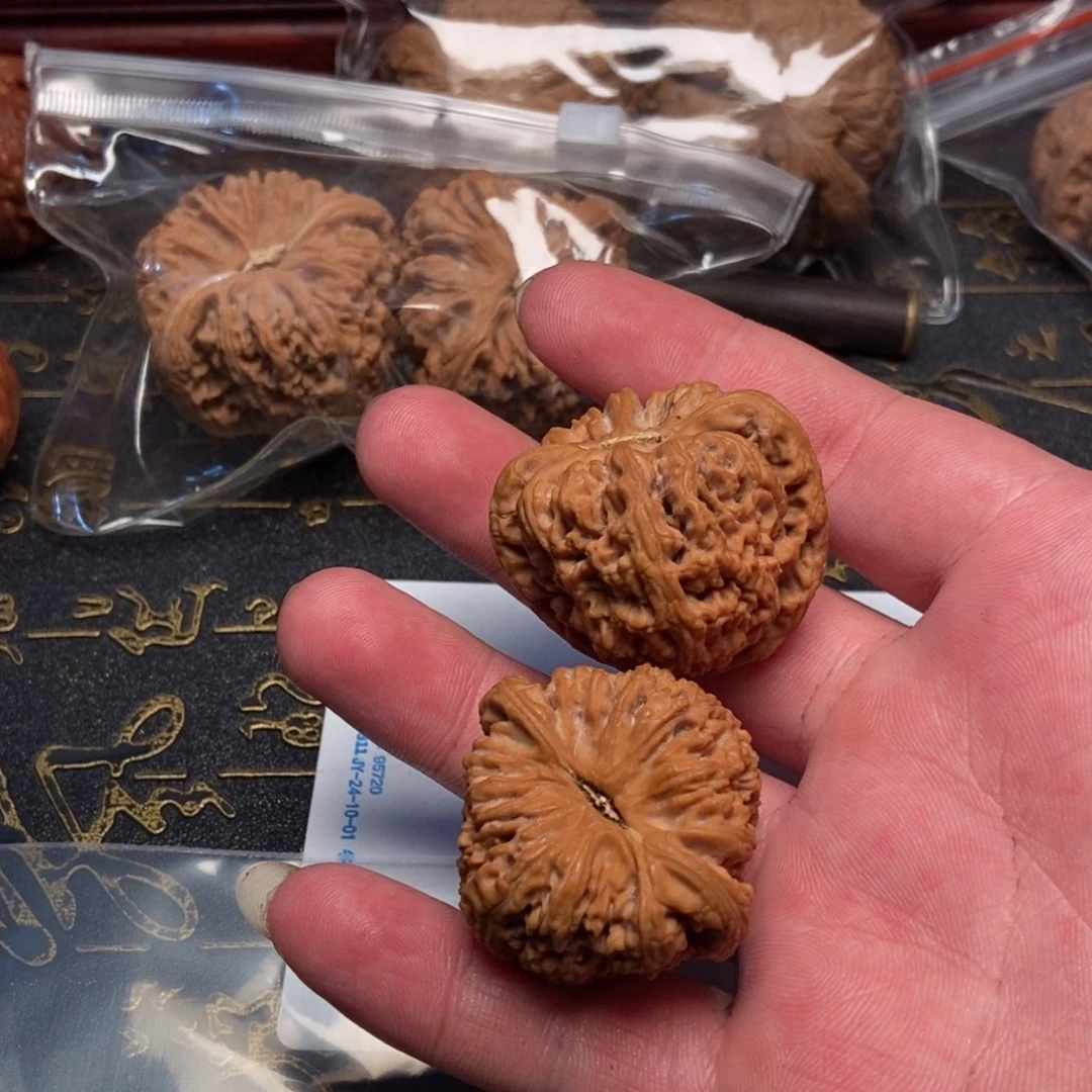 文玩核桃把件烟**莺南疆石