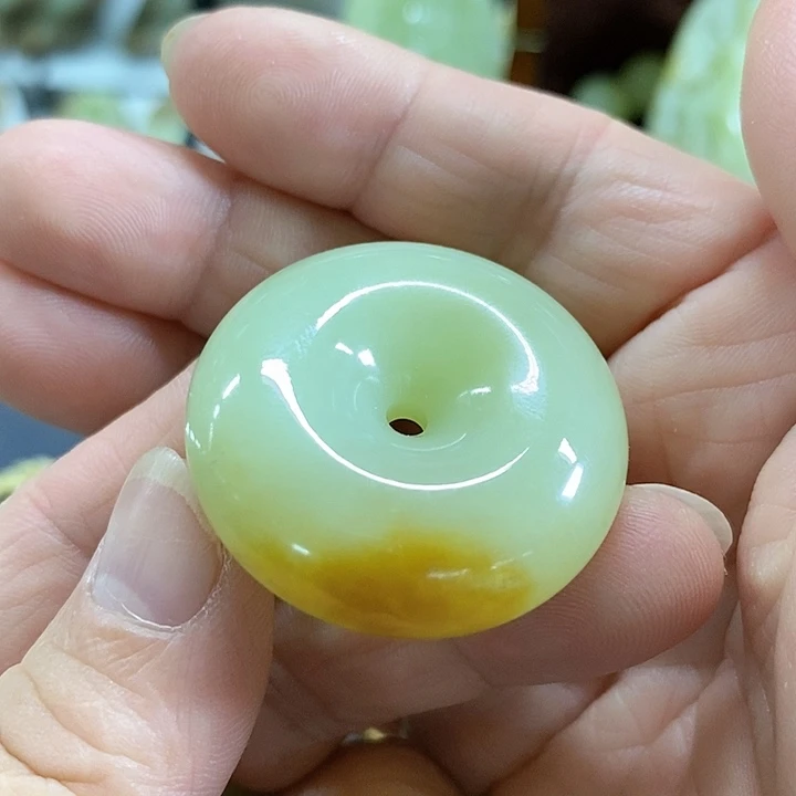 果***辰和田玉未镶嵌颈饰