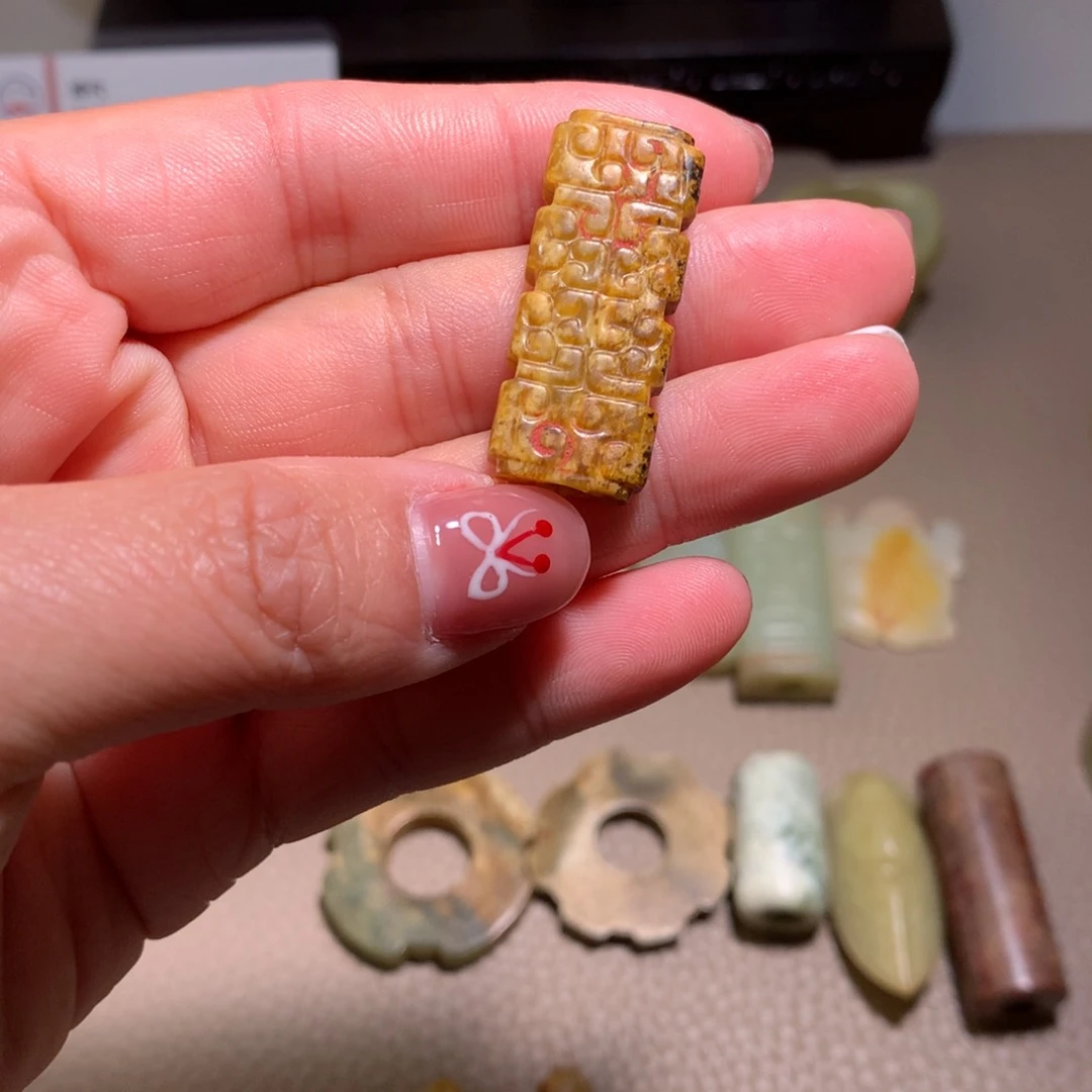 和田玉（糖玉）颈饰未镶嵌铁*芽