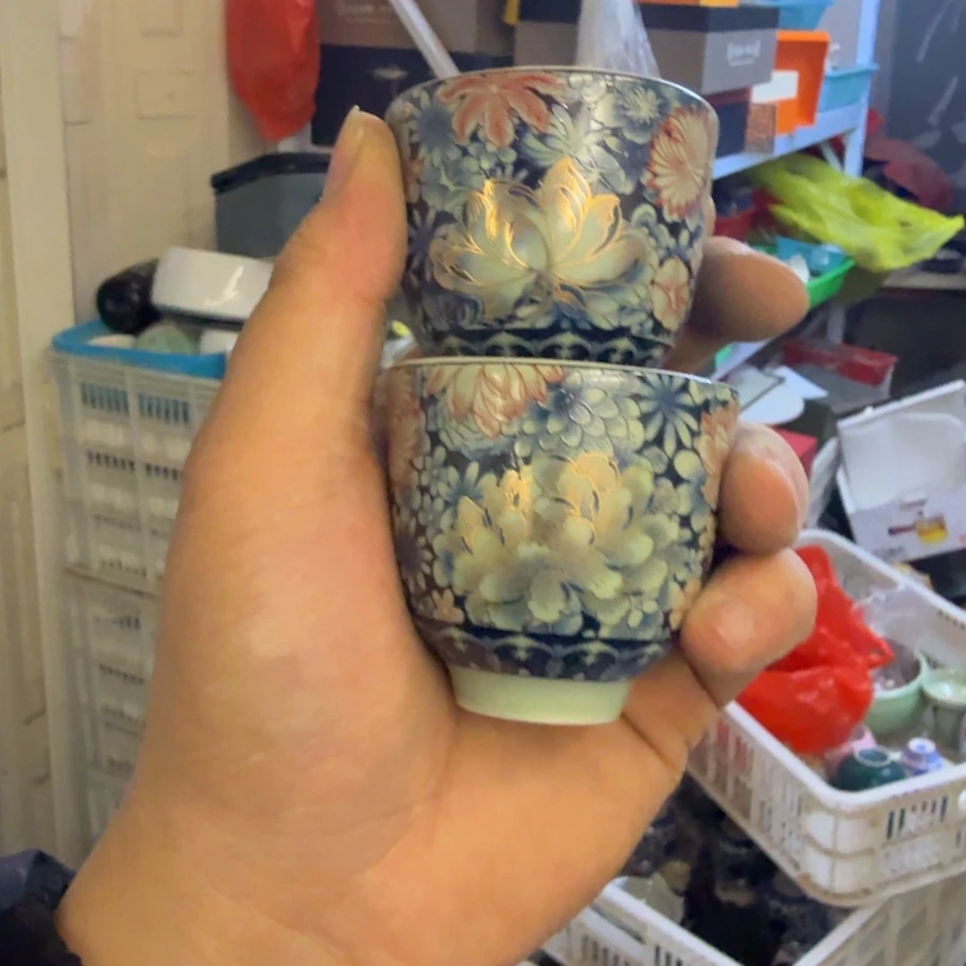 微瑕疵介意勿拍陶瓷器皿F239底部微瑕疵介意勿拍陶瓷