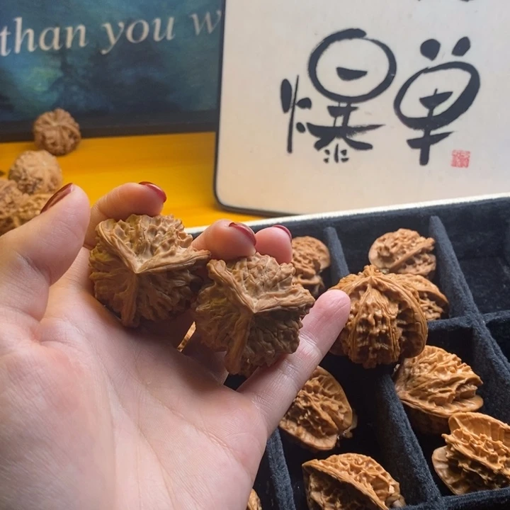 L***x文玩核桃吊坠盘山