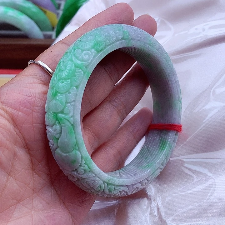 翡翠手镯未镶嵌翡翠