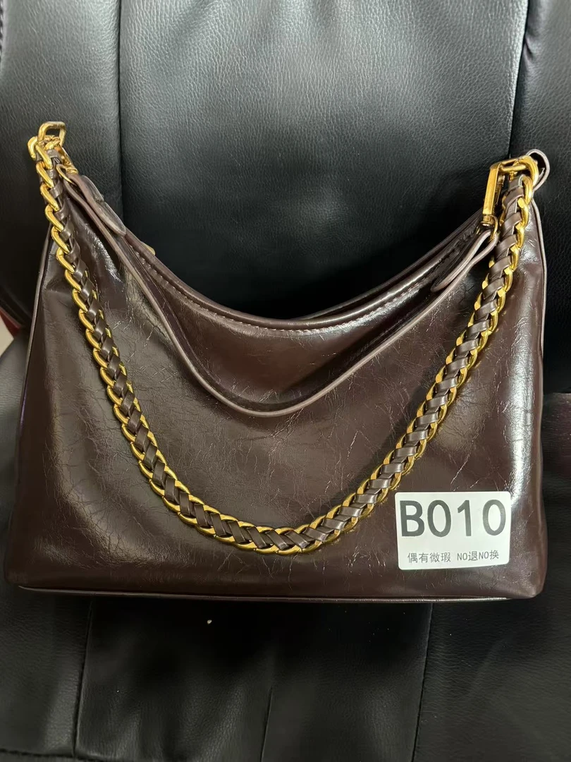 B010双根防刮手提款字母磨砂斜挎包法棍包经典单肩腋下包