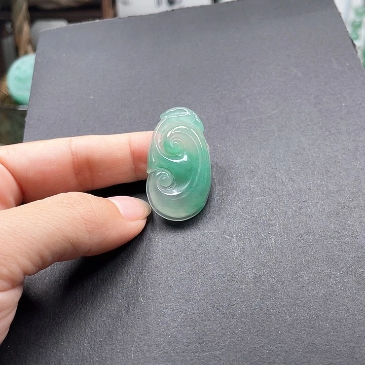 颈饰未镶嵌石英质玉