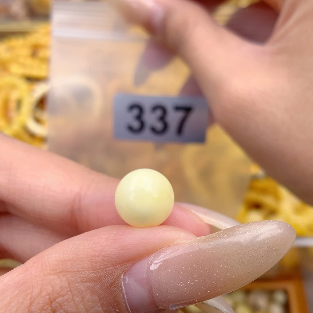 ****色琥珀未镶嵌珠宝奇石