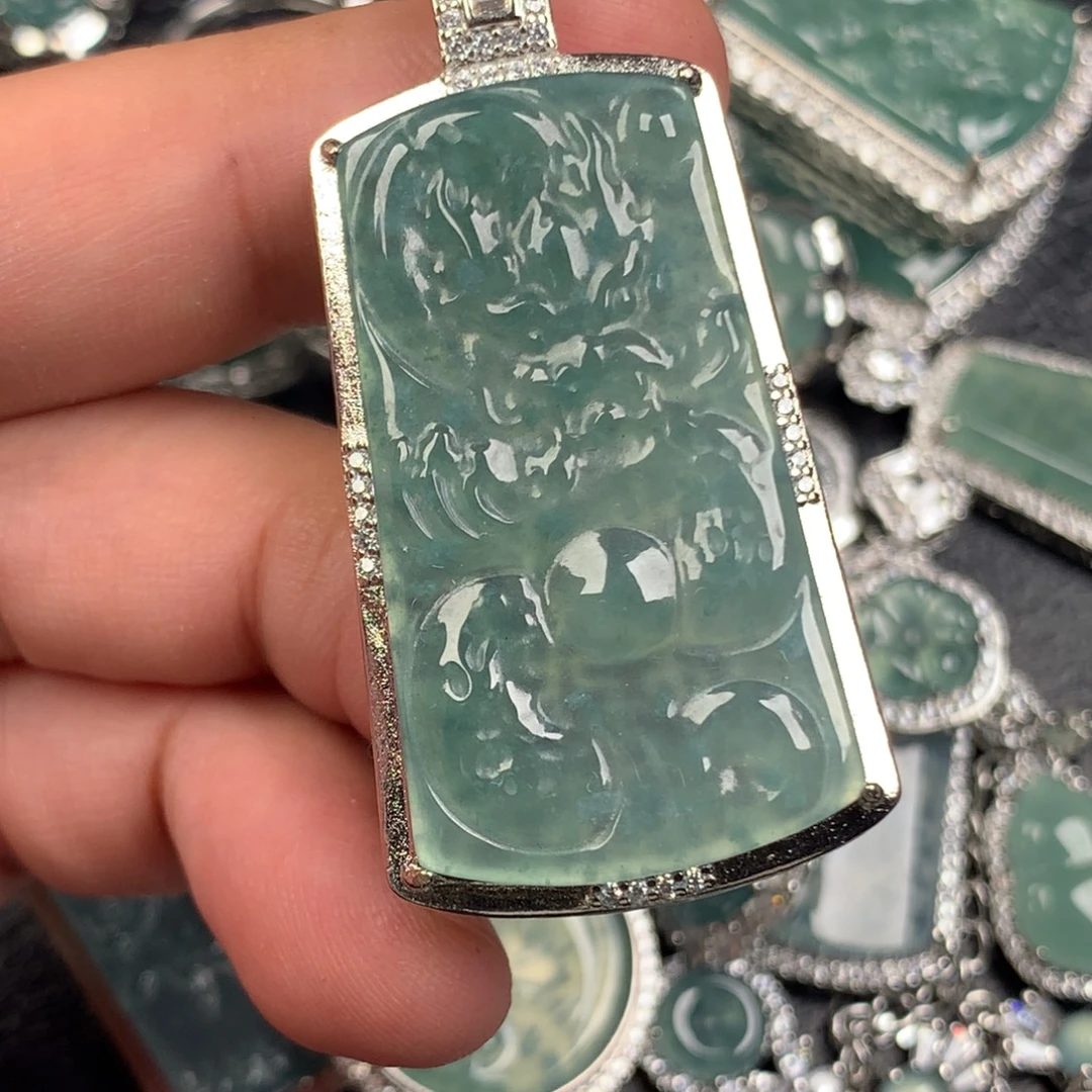 翡翠未镶嵌颈饰飞龙在天